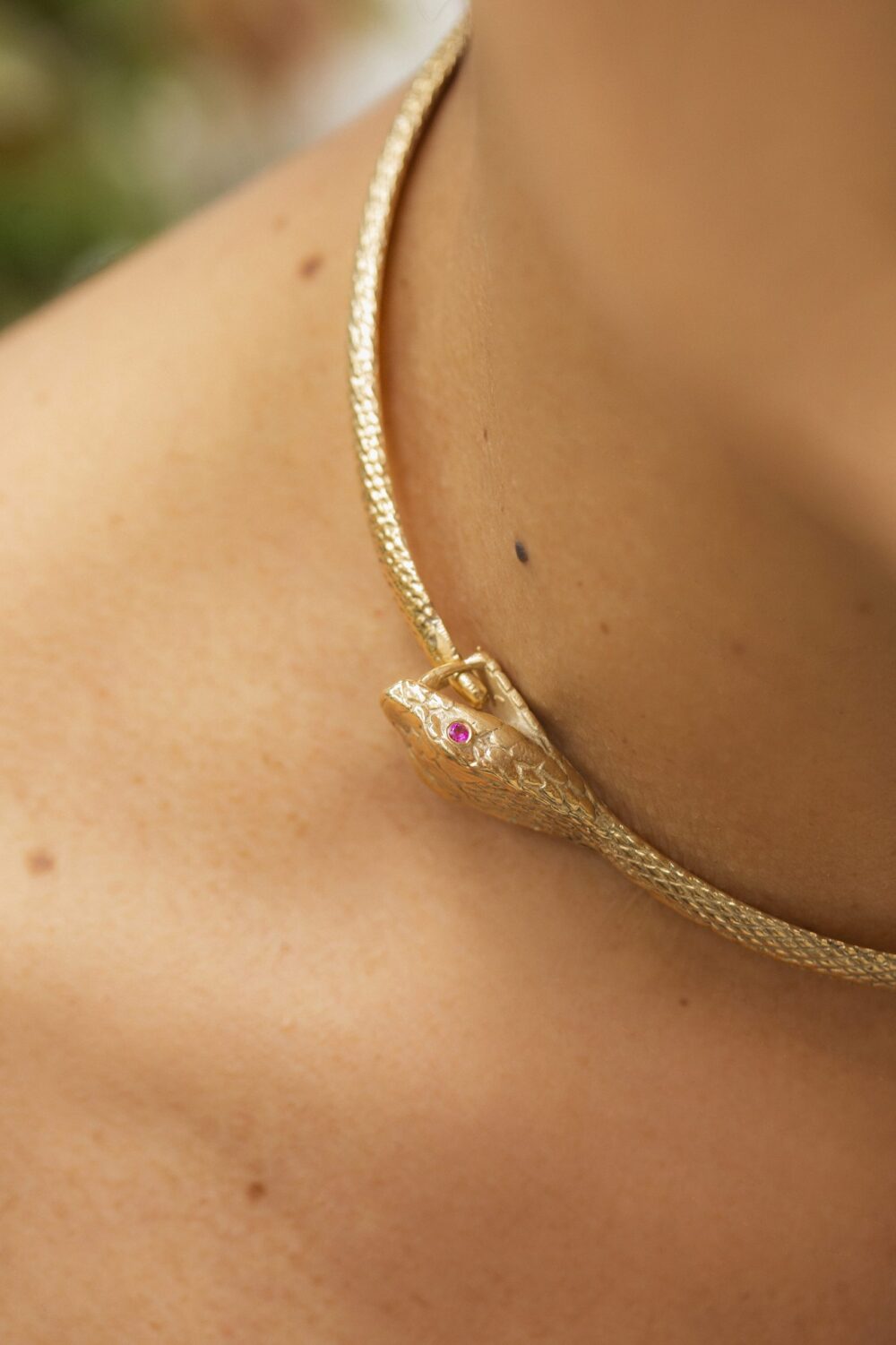 Collar gargantilla serpiente bronce - Imagen 2