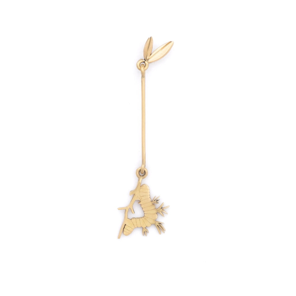 Arete oruga colgante